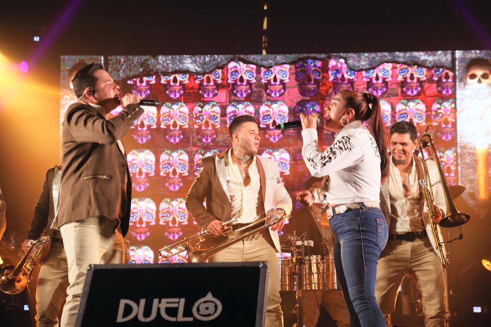 Con Banda Los Recoditos / Grupo Duelo